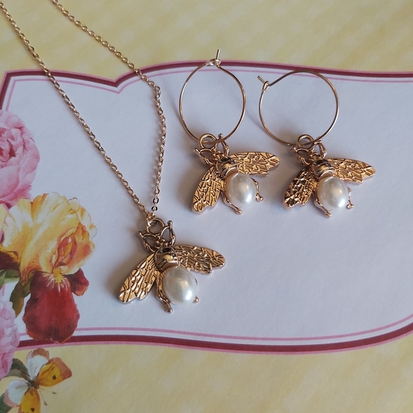 Insect Earrings & Necklace - Picture 4 of 10